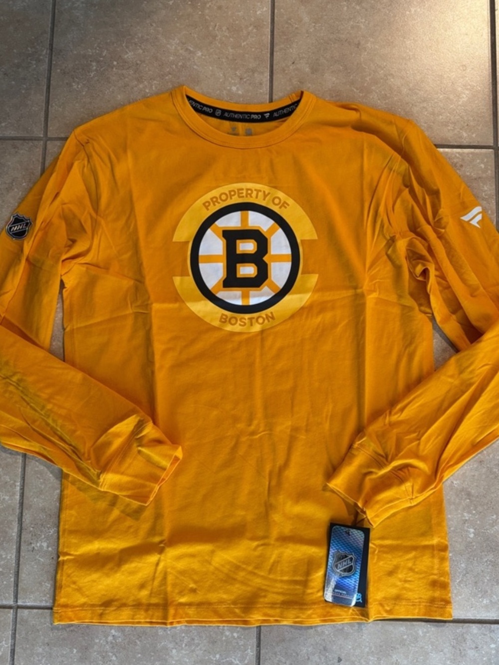 Fanatics Gold Boston Bruins Long Sleeve Tee with Center 'B' Logo Size Medium